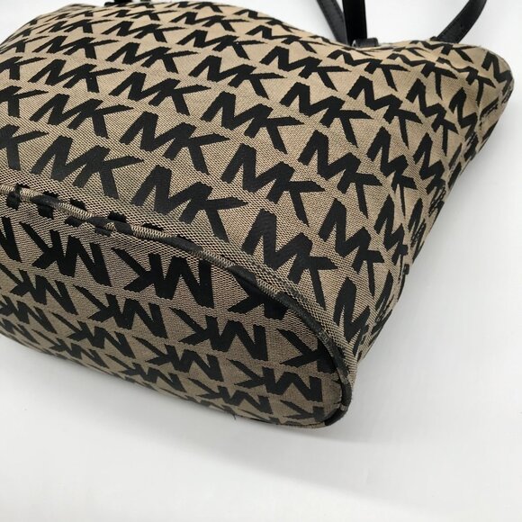 Michael Kors Beige & Black Canvas Jet Set Tote Bag - Picture 8 of 10